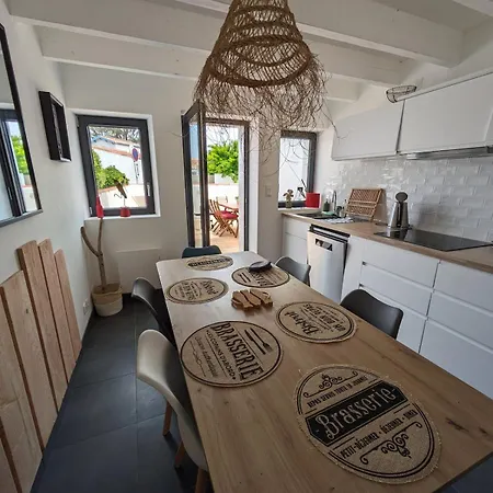 Maison De Location Le Grain De Cafe 別荘 ノワールムーティエ